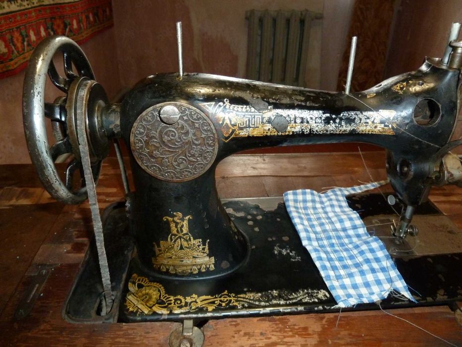 Антикварная швейная машина Singer