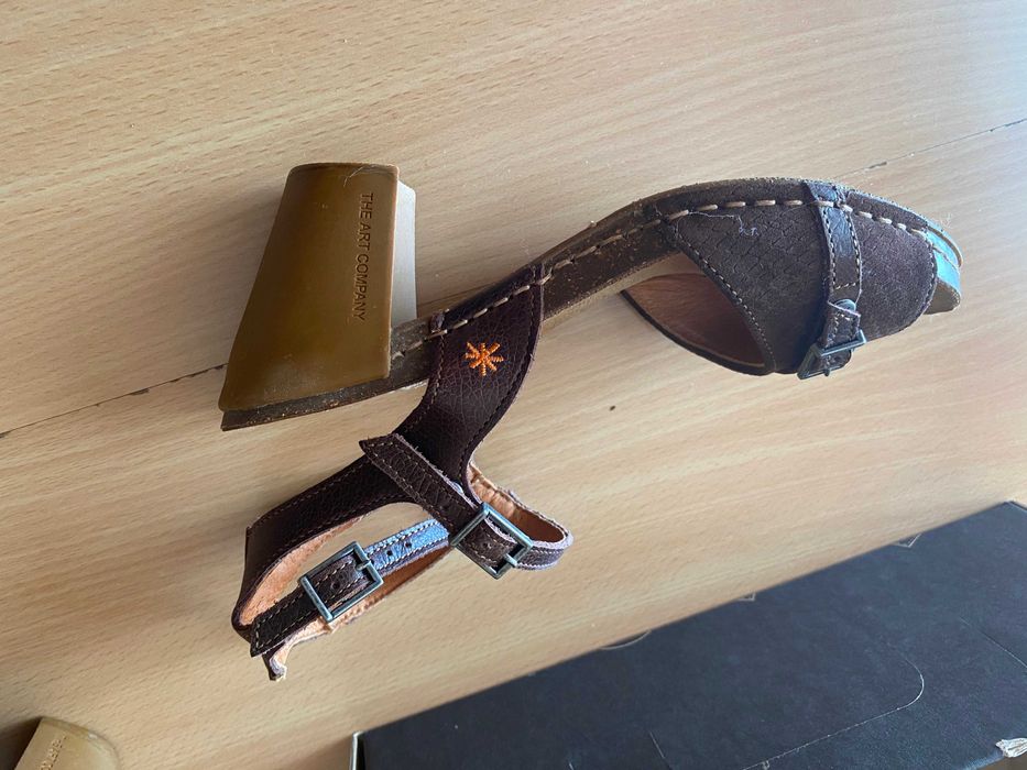 Sandálias ART  castanhas