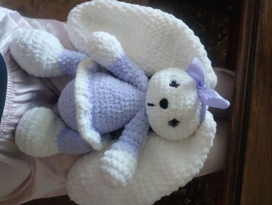 В'язаний зайчик .