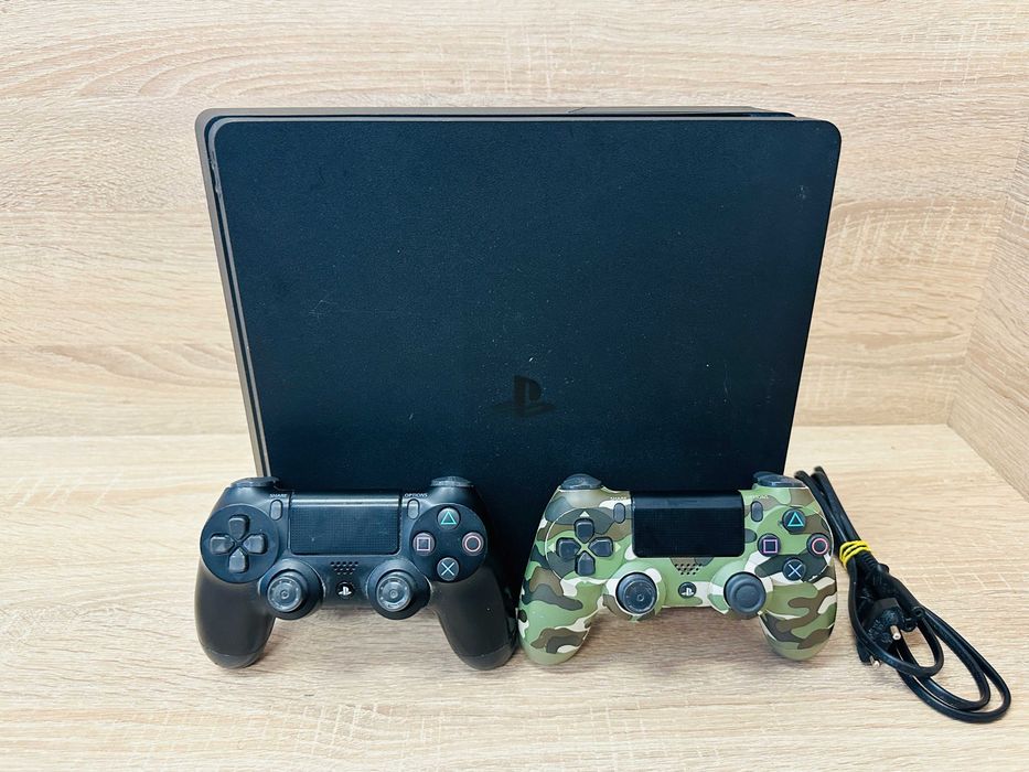 Konsola Sony PlayStation 4 Slim 1 TB + dwa pady Stan przeciętny Okazja!
