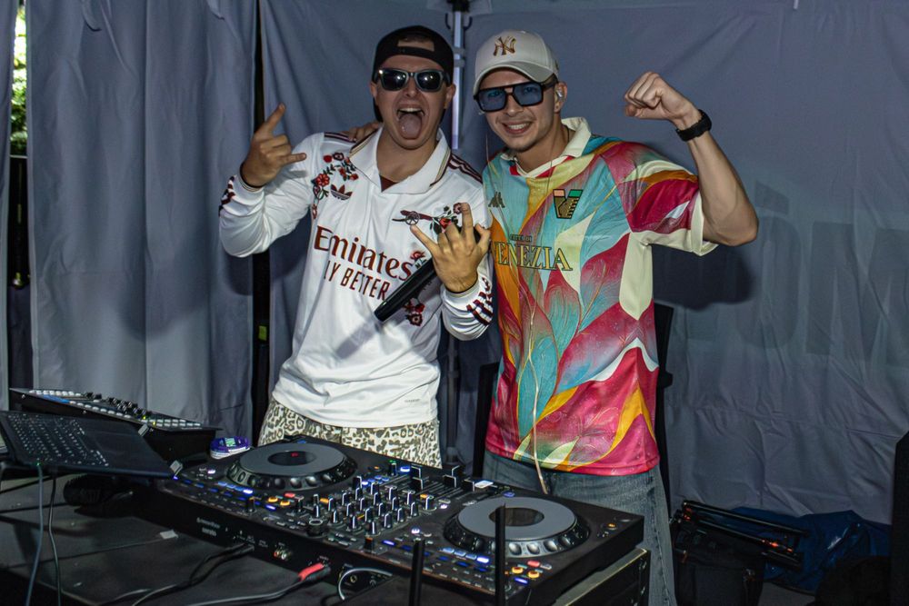 DOMÓWKA /DJ + DJ Wodzirej / Urodziny / Wesela / Studniówki / Imprezy firmowe