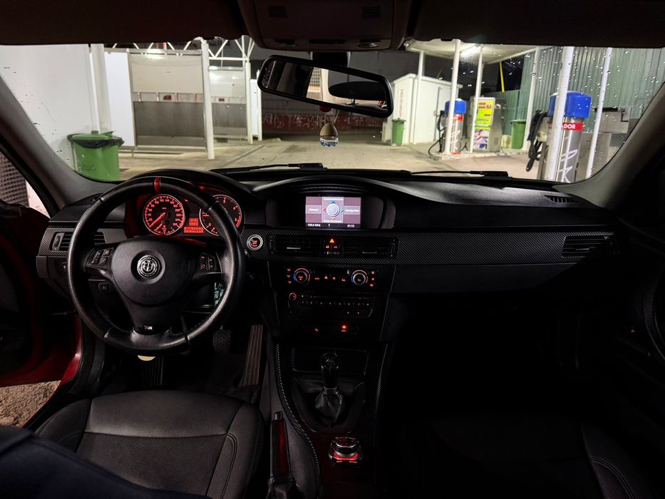 Bmw 318d lci 2011 com livro de revisoes