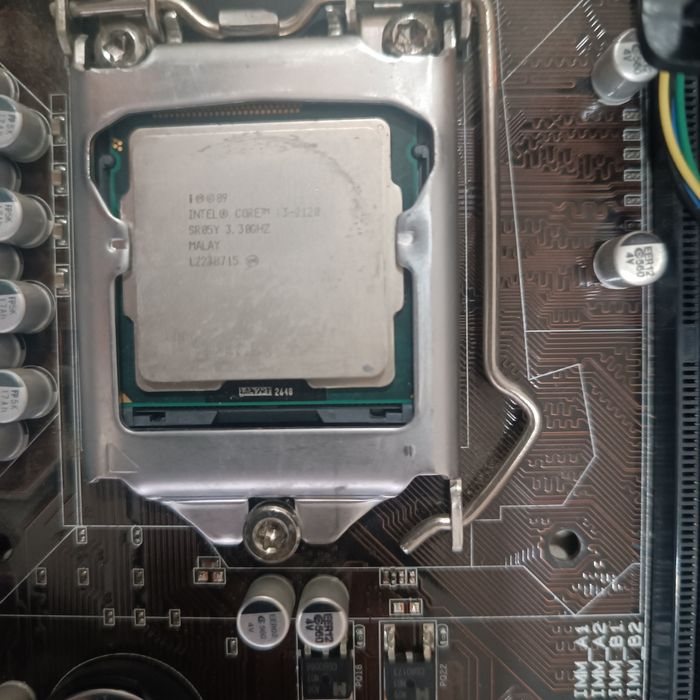 Bundle i3, P8H67 e GT 520, com defeito