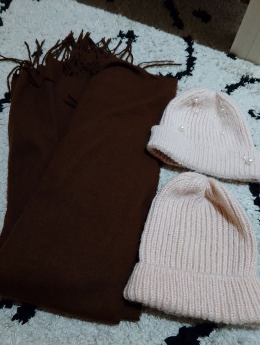 Szal brązowy + czapki pudrowy róż zestaw komplet