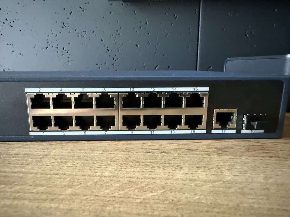 Switch PoE Hikvision 18 portowy DS-3E0518P-E