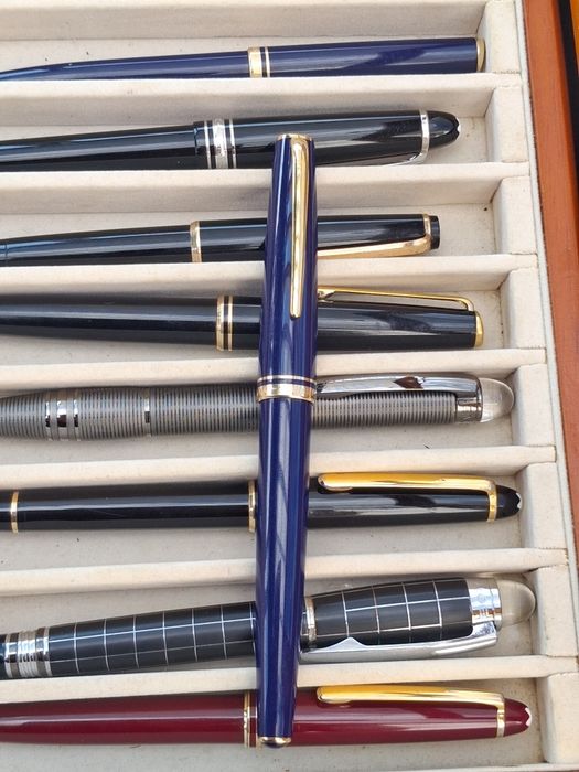 Caneta Montblanc Generation azul aparo de ouro