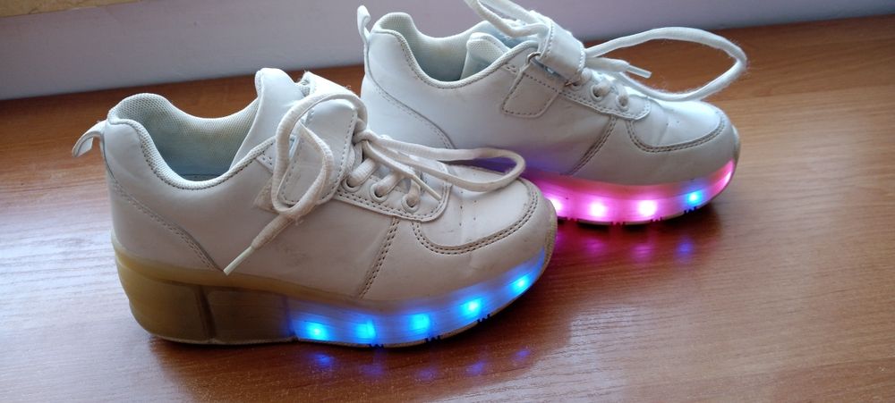 Buty z rolkami rozm. 32