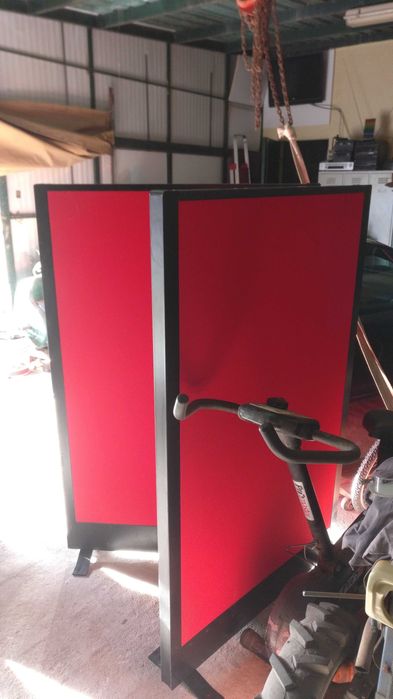 Boimbos de tecido e metal