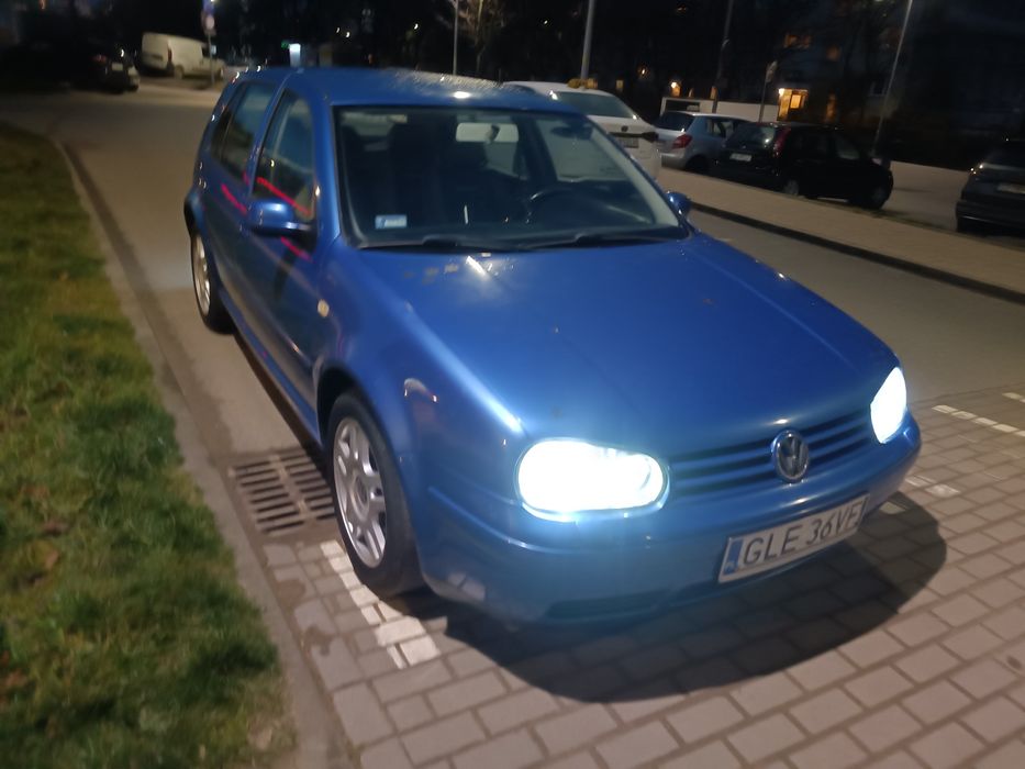 VW golf 1.6 Benzyna 1999 rok 250 Przebiegu