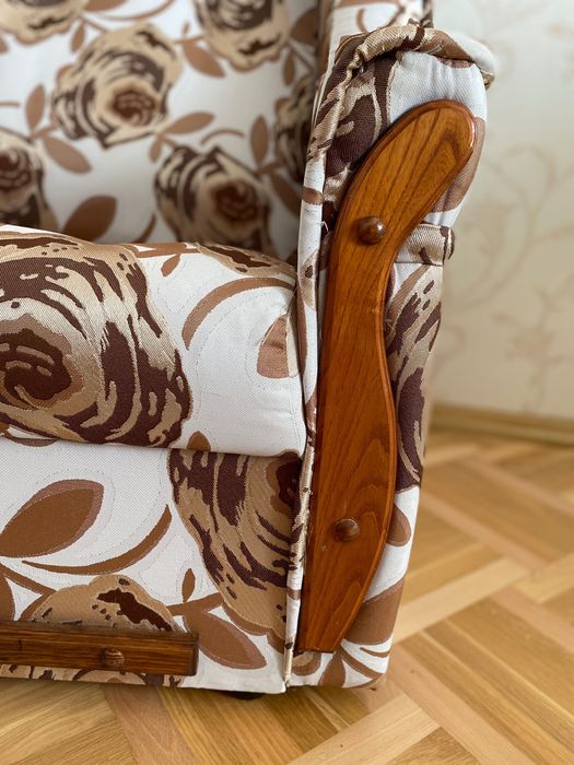 Мʼякі крісла і стільчики