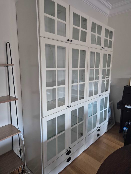 Vitrine branca para sala de estar