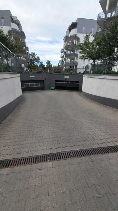 Sprzedam Miejsce garażowe / postojowe / parkingowe w Hali Obywatelska