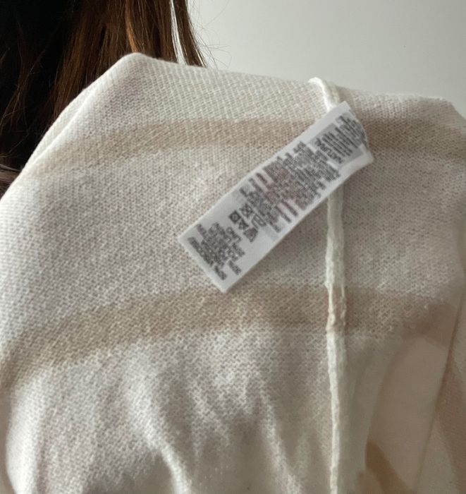 Lniany sweter oversize w paski biały beżowy w serek plus size 46