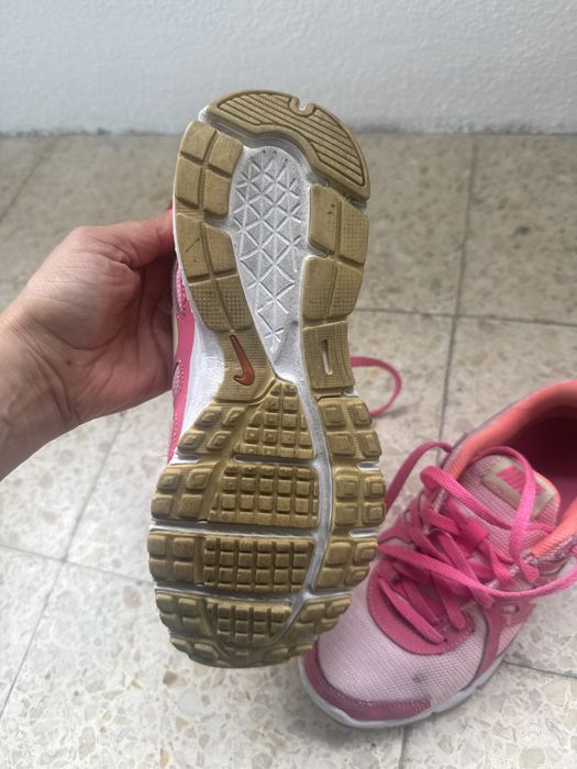 Tenis NIKE Cor de Rosa