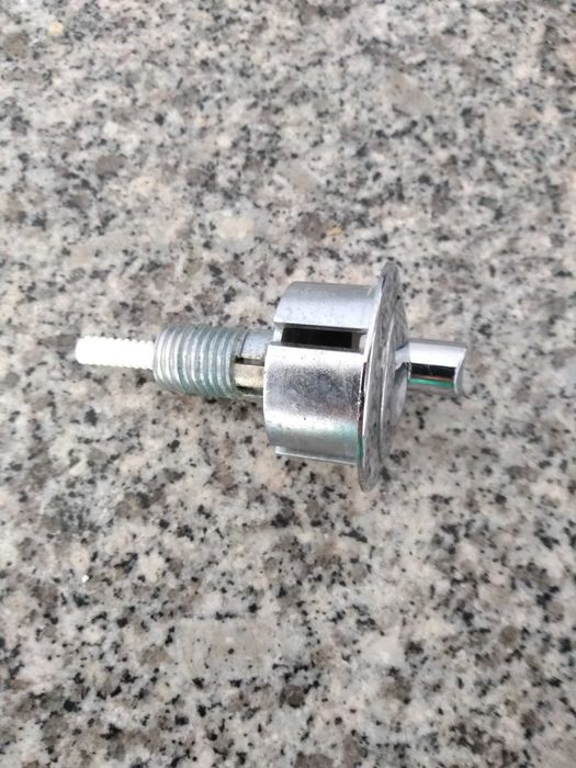 Botão de descarga duplo para sanitário