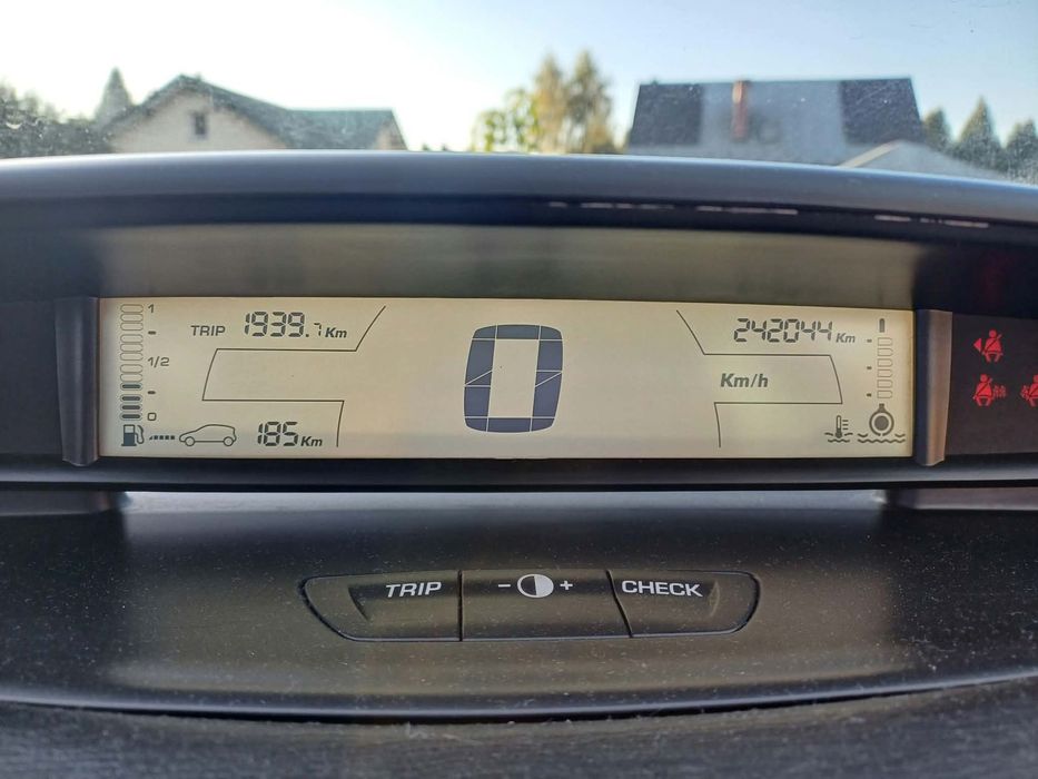 Citroën C4 Citroen C4 z kompletem opon!