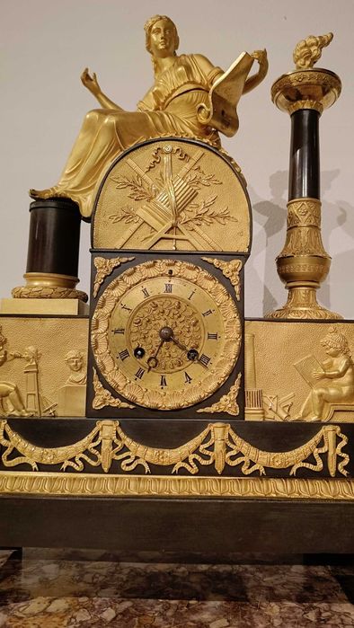 Piękny duży zegar kominkowy Empire. Początek XIX wieku. Polecam.