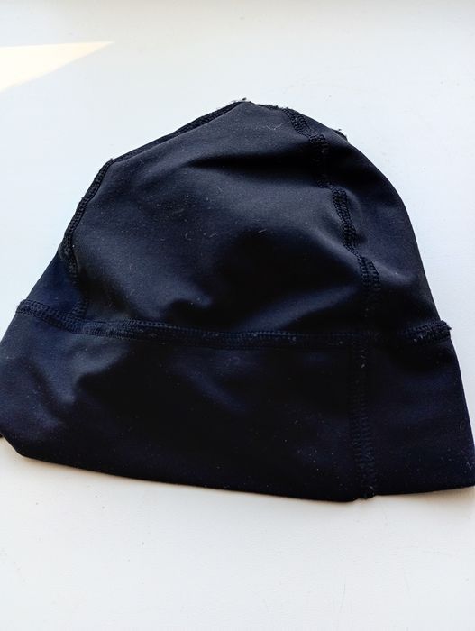 Продам  спортивную шапочку.