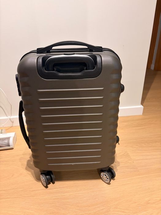 Mala Viagem / Carry On Luggage
