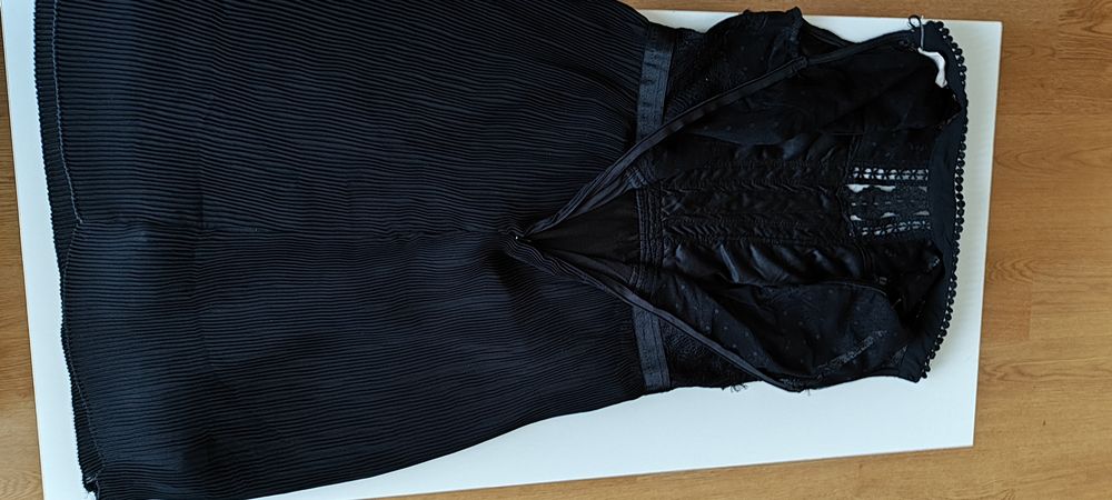Piękna koronkowa sukienka Lili Mcbee rozmiar L