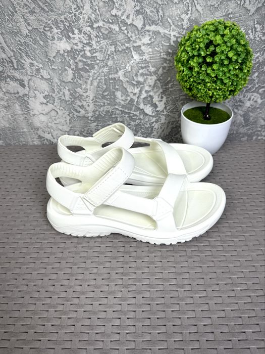 Teva сандали босоножки W9 M7 39-40 размер белые