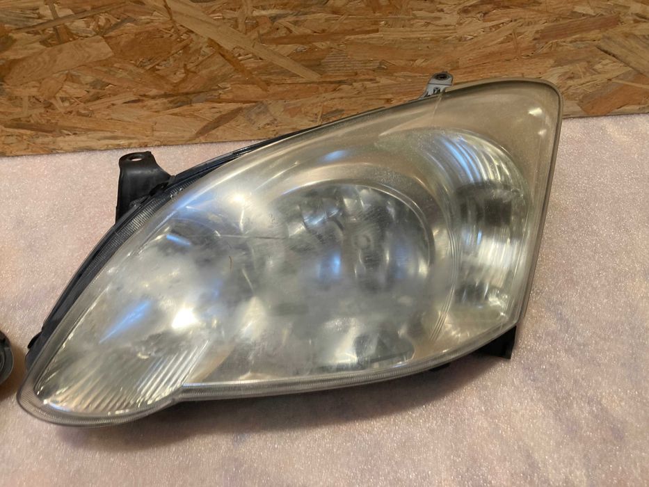 przednia prawa lewa lampa toyota corolla e12 lift 04-07