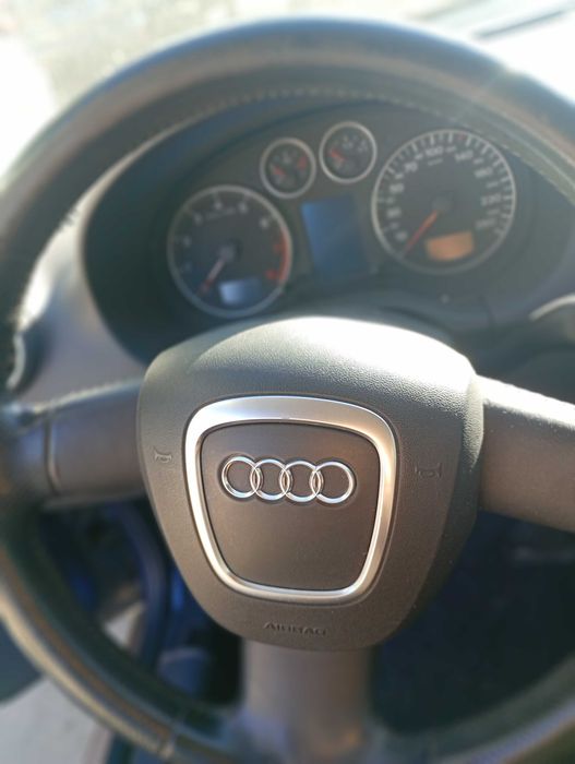 audi a3 8p 1.6 benzyna 2006 rok samochód w całości lub na części