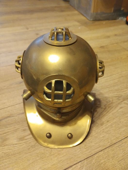 Hełm nurka z mosiądzu