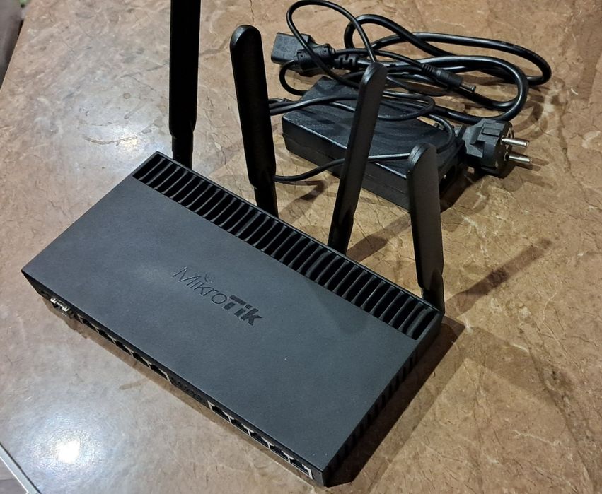 Продам Mikrotik RB4011GS+5HacQ2HnD-IN