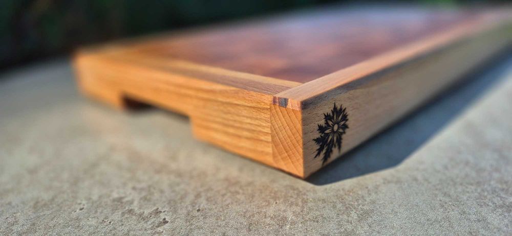 Deska do krojenia sztorcowa buk–jesion 47×25×4 cm | ręczna robota