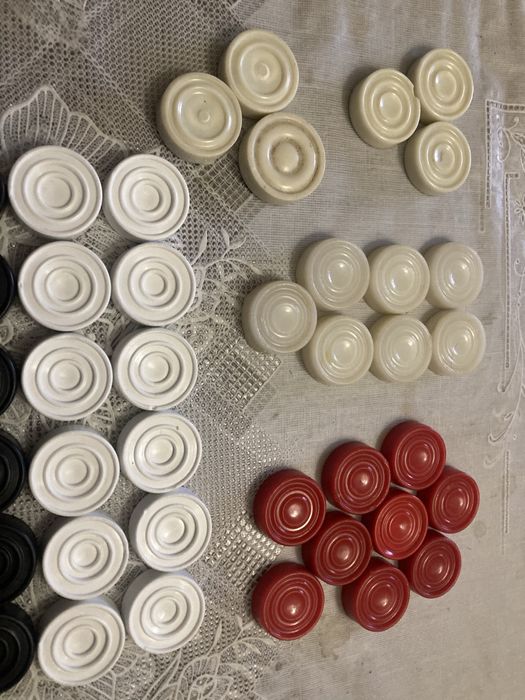 Продам шашки красные, белые и черные