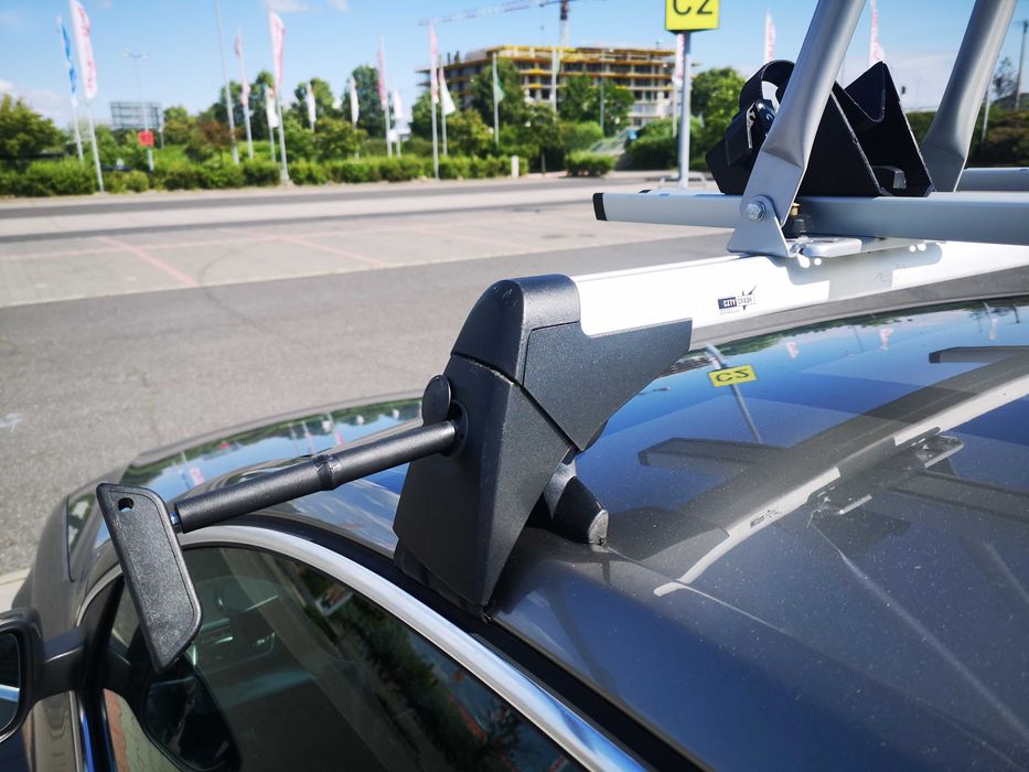 Bagażnik dachowy na 2 rowery do VW Passat B7. Gotowy zestaw do podróży