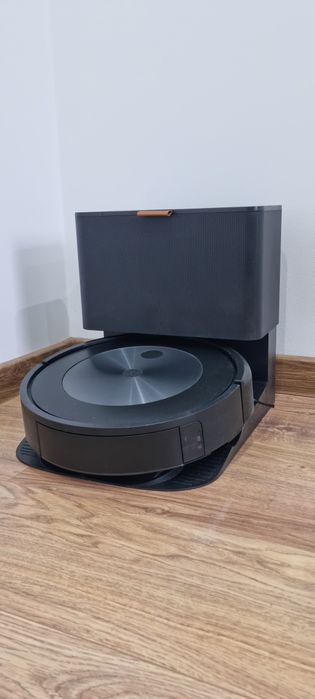 iRobot Roomba j7+ – Robot Odkurzający z Stacją Opróżniającą