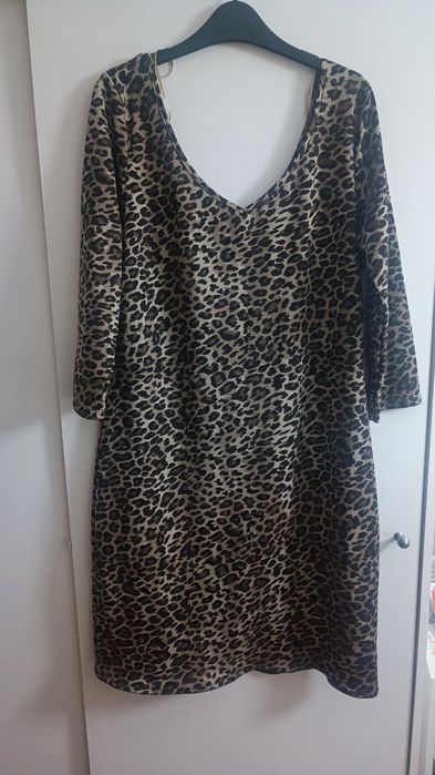 Various women's dresses for only €3 each (all 5 for €10)