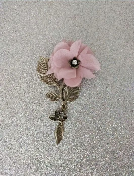 Elegancka Stara Angielska Broszka Vintage Róż Kwiat Listki Biżuteria