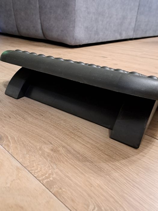 Podnóżek z regulowaną wysokoscią