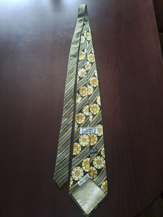 Kolekcja krawatów Versace