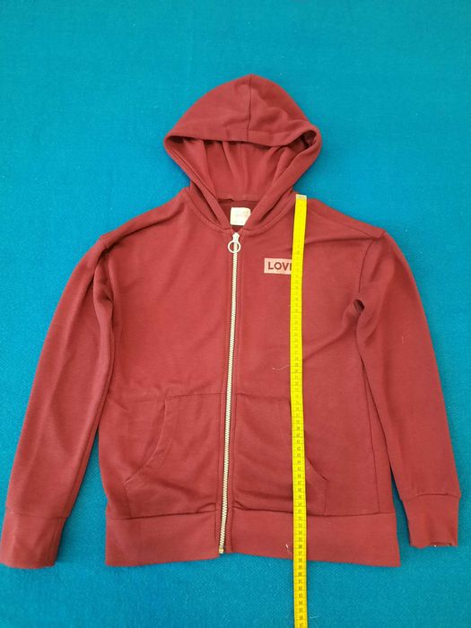 Casaco Vermelho com fecho e carapuço