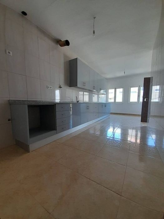 Apartamento T4 disponível para arrendamento no centro de Mirandela.
Re