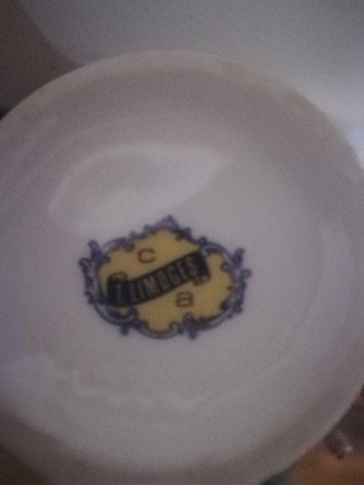 Peça decorativa LIMOGE com numeração entre outras coisas