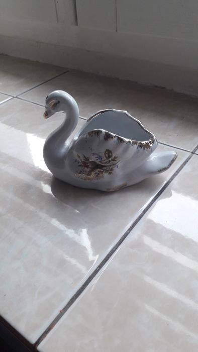 Łabądź z porcelany