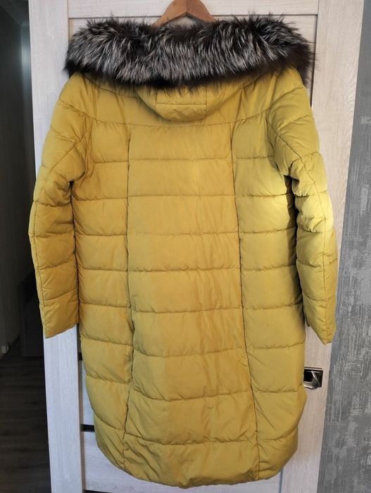 Продам пуховик с натуральным мехом