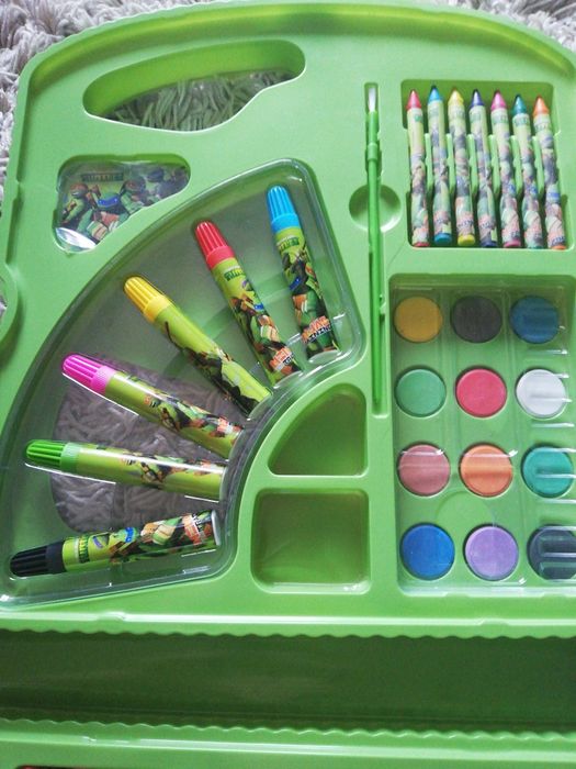 Estojo multimateriais Tutles novo