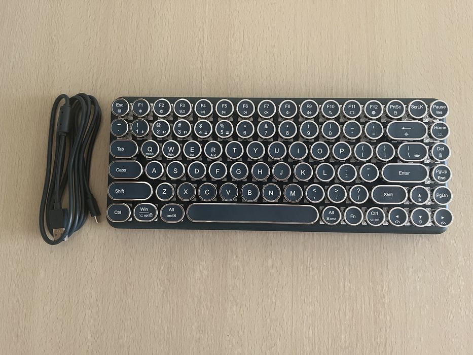 Teclado Mecânico Retro Typewriter LED – Multi-dispositivo (Mac/Windows/iOS/Android)