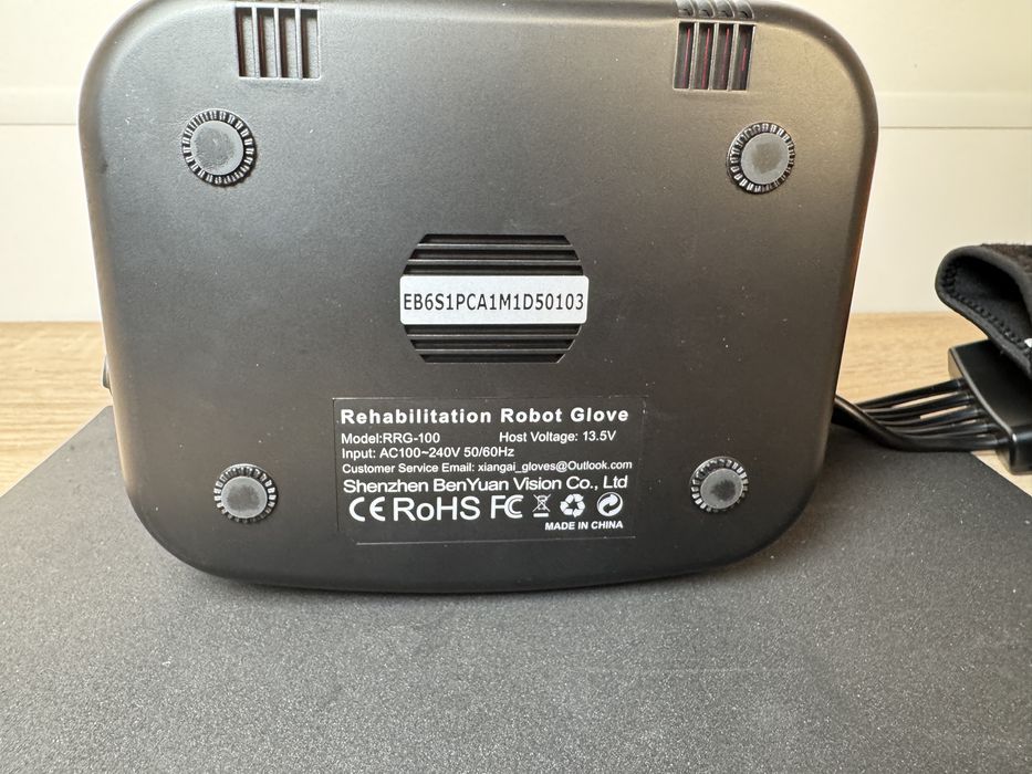 Рукавичка робот для реабілітації пальців