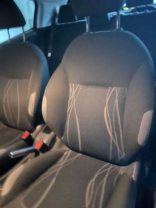 Peugeot 208 volante à direita (right hand drive)