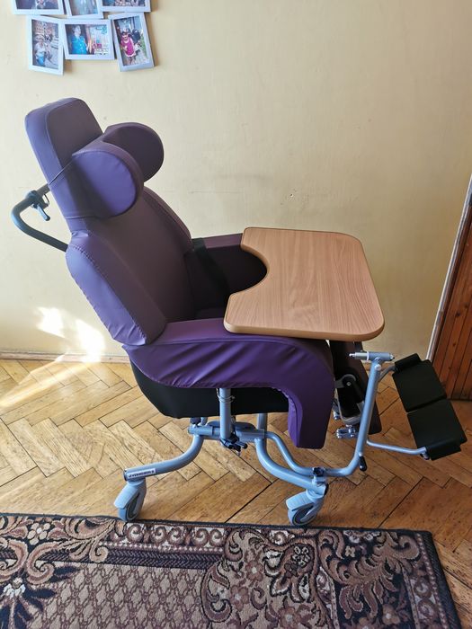 Fotel wozek dla osoby niepełnosprawnej