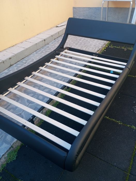 Cama Alessia com estrado moderna 120cm x 190cm