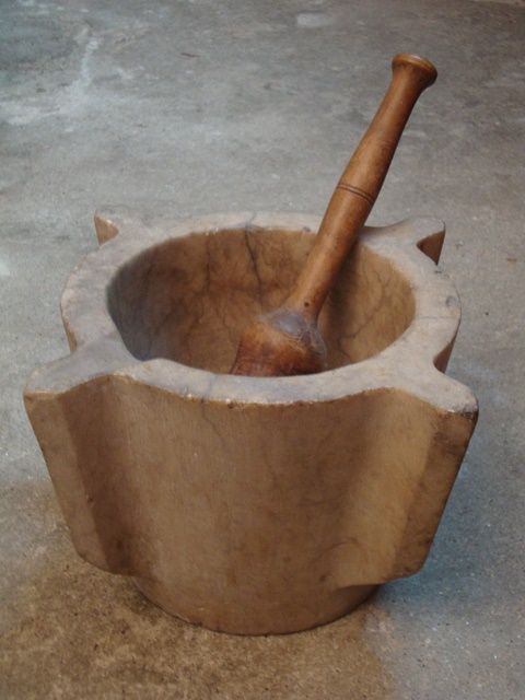 Almofariz antigo em grandes dimensões