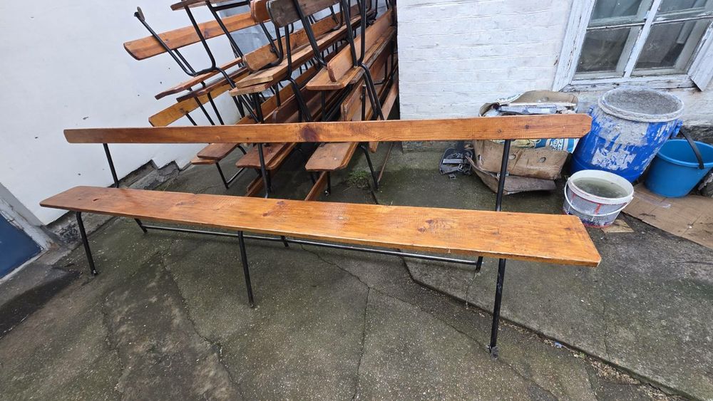 Лавки дерев'яні.